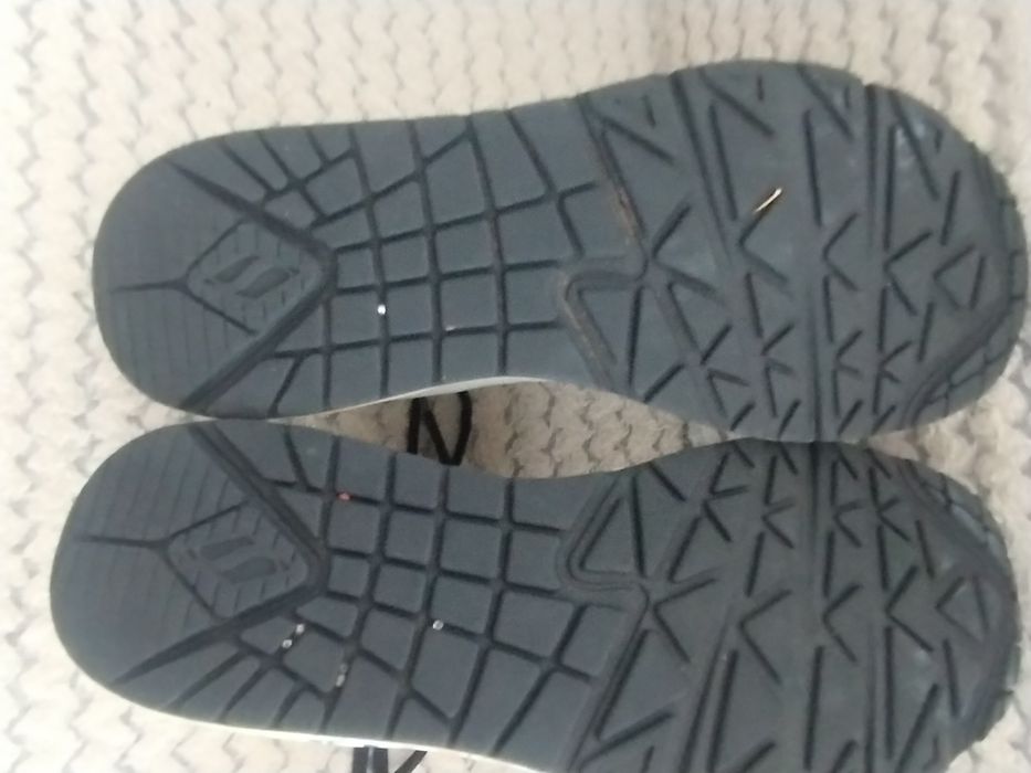 Adidași skechers