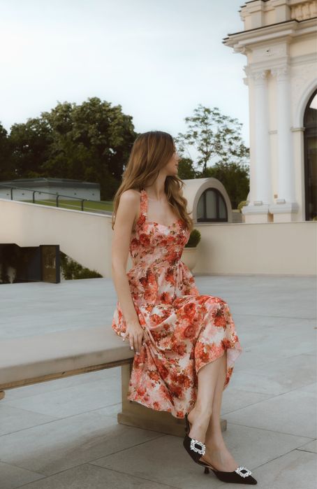Rochie midi, spate gol, eleganta