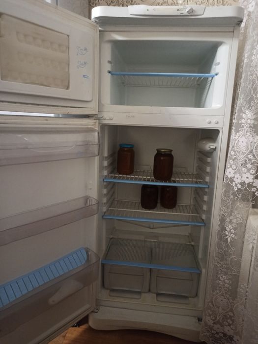 Холодильник indesit