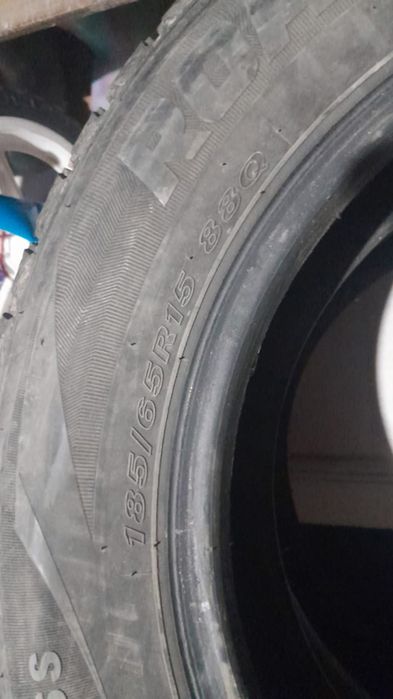 Шины 185/65R15.   3 шт