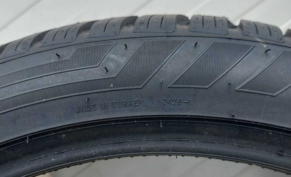 255/35 R19, 896Y, PETLAS, PT565, Anvelope mixte M+S