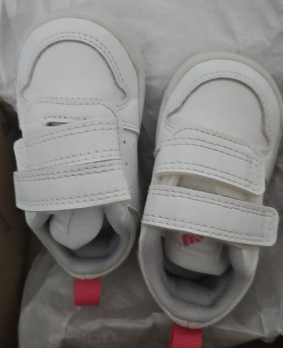 Обувки Adidas 18