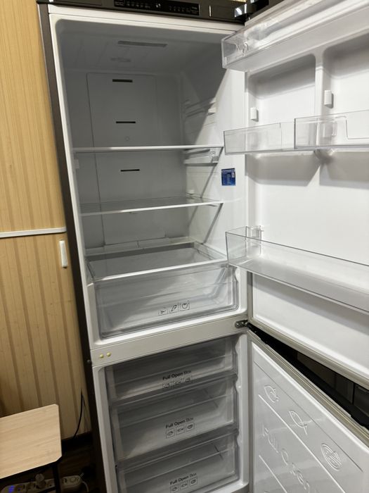 Холодильник Samsung