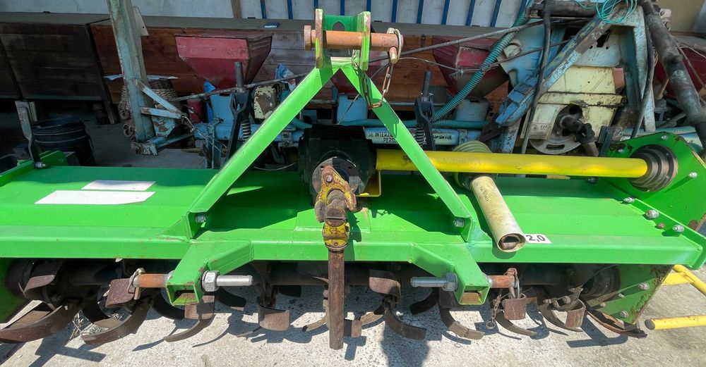 Vand tractor JOHN DEERE 2040 + utilaje !