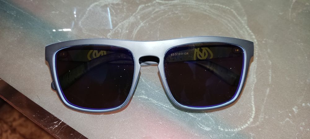 Очки солнцезащитные