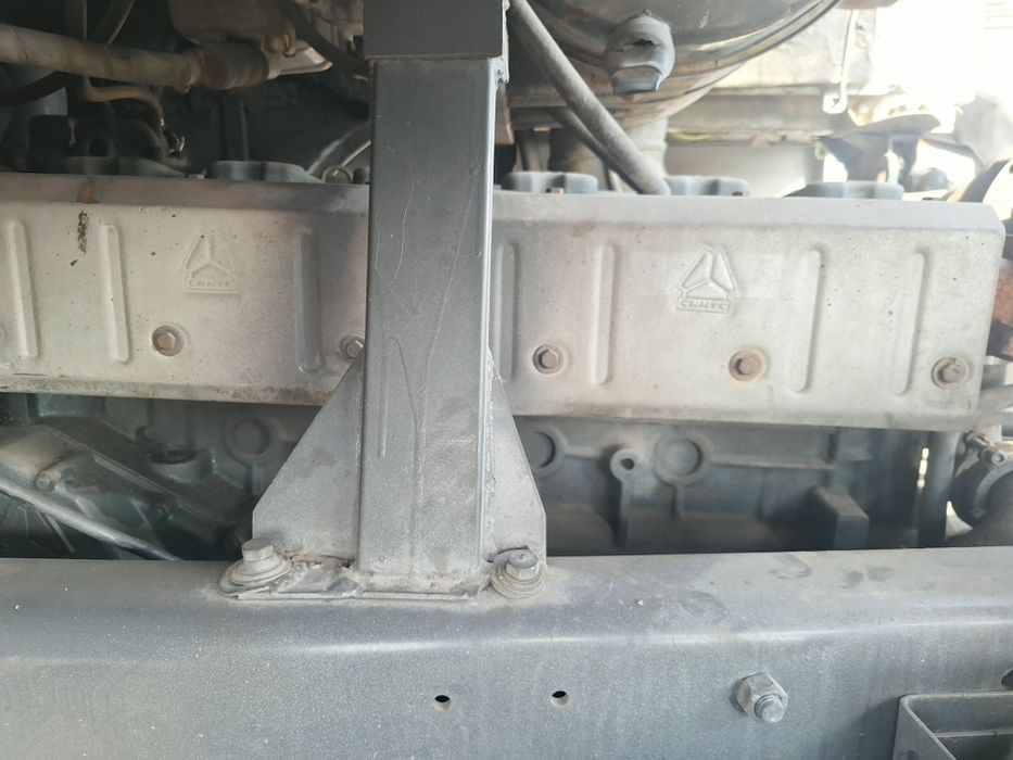 продам тягач Хово