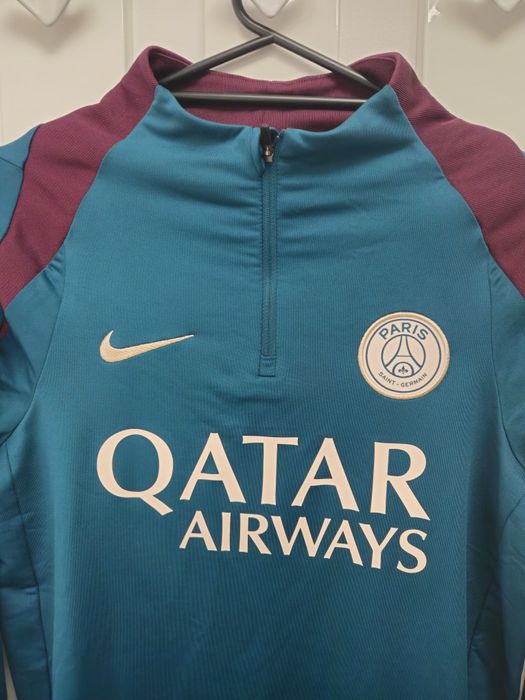 Bluza de fotbal Nike PSG NOUA! 60% REDUCERE 

Nu a fost purtată deloc.