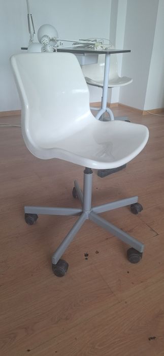Стул рабочий белый