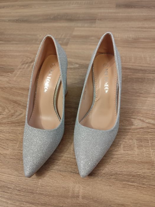 Дамски официални обувки сребристи с брокат