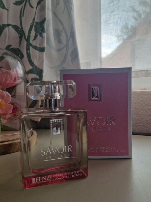 JFenzi Savoir Brillant Eau de Parfum pentru femei, în varianta de 100 ml.