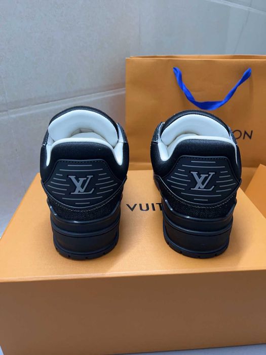 LV Pantofi negri