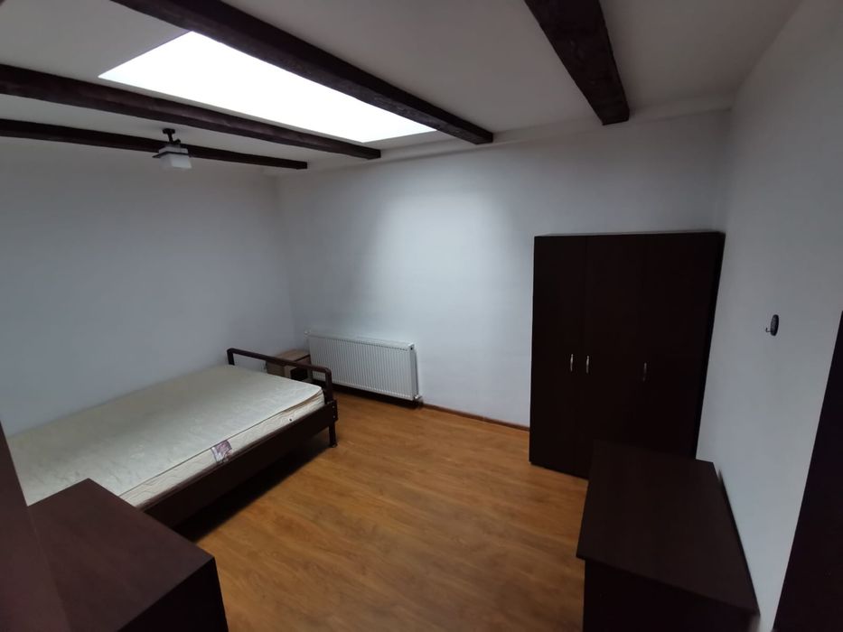 Apartament 2 camere mobilat și utilat, parcare privată, zona centrală