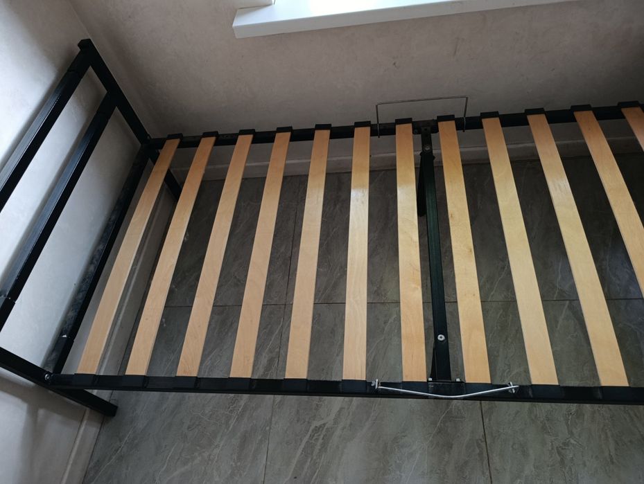 Продам кровать с матрасом 90*200