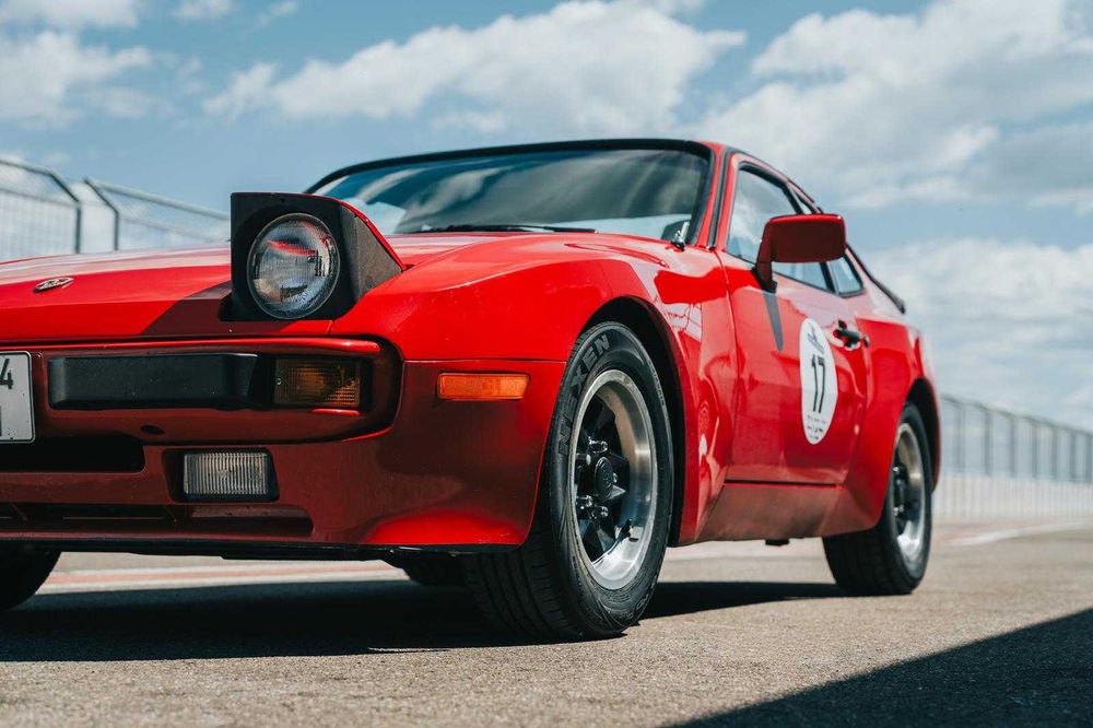 Porsche 944 atestat retromobil
