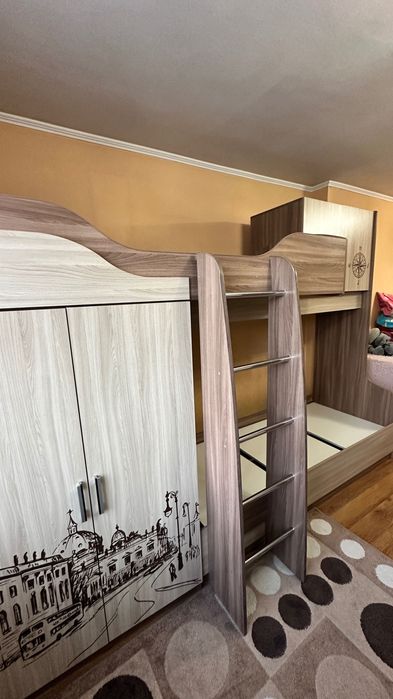 Двухъярусная кровать