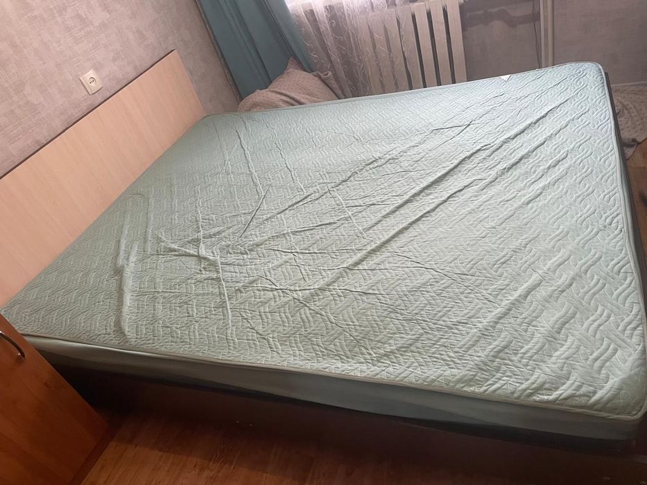Продам двуспальную кровать
