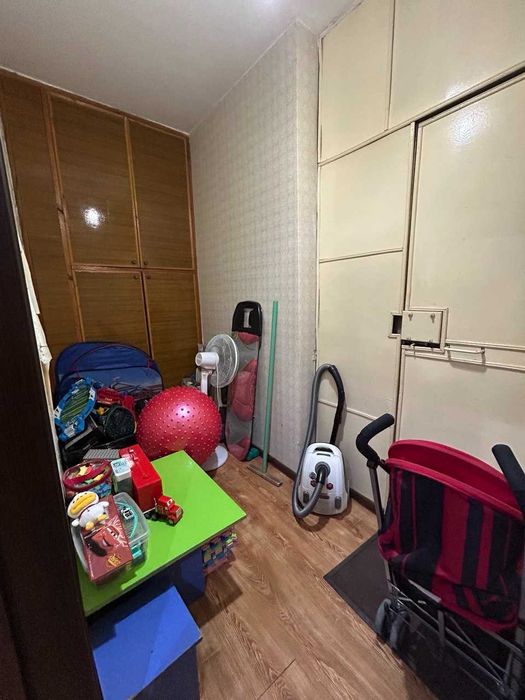 Продается 5 ти комнатная квартира, Район Сергели 5, метро 2я станция