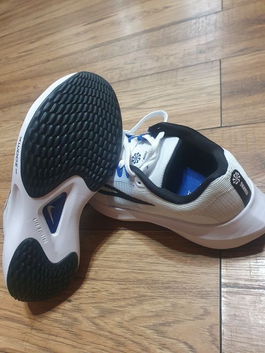 Vând adidasi nike zoom fly5