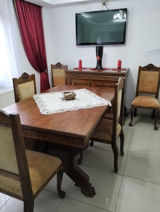 Masă cu 6 scaune + servanta din lemn masiv