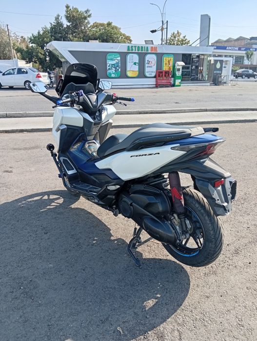 Honda forza 300cc