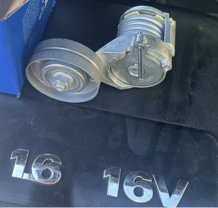Rolă întinzător curea transmisie SKF pentru VW  golf 4 ! Produsul este NOU !!!