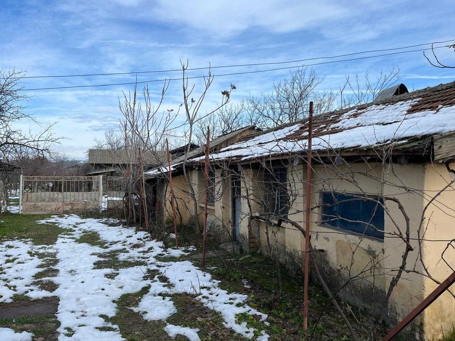 Casa de vanzare-3 camere, anexe si livada