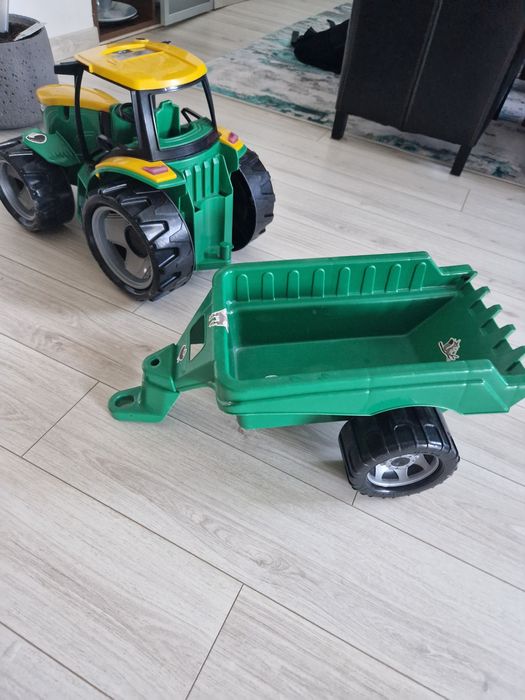 Tractor cu remorca Lena, CADOU 4 baloți