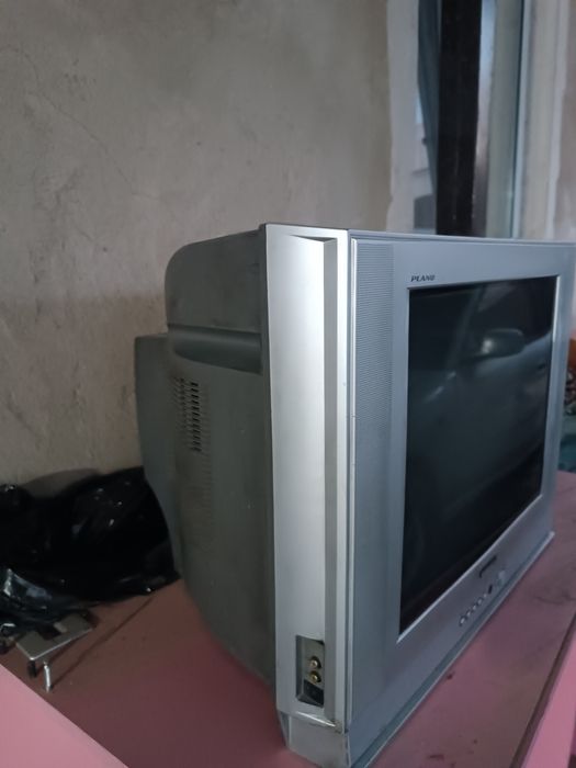 Продам телевизор рабочий 5000