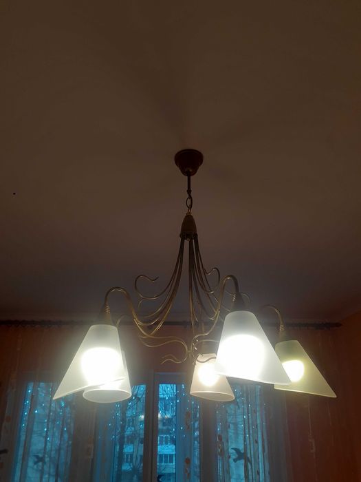 Candelabru camera de zi.