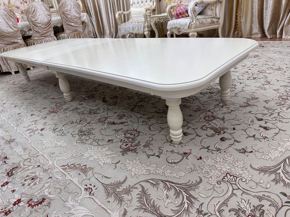 Продам стол в гостинную