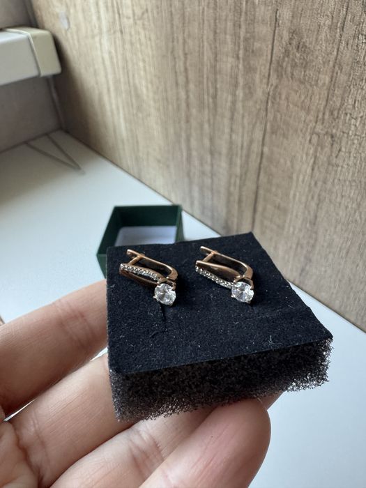 Продам золотые сережки