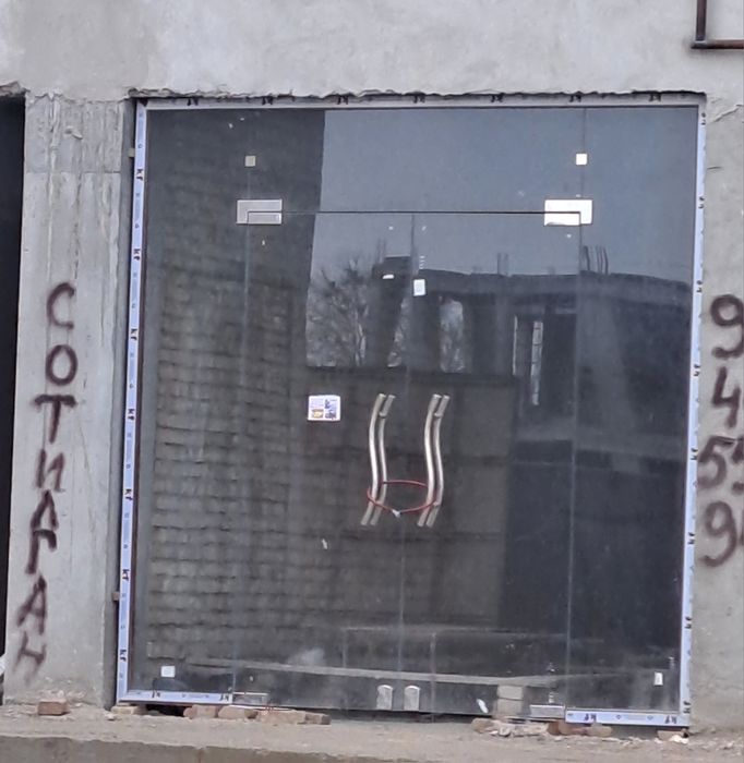 Ойналик эшик сотилади