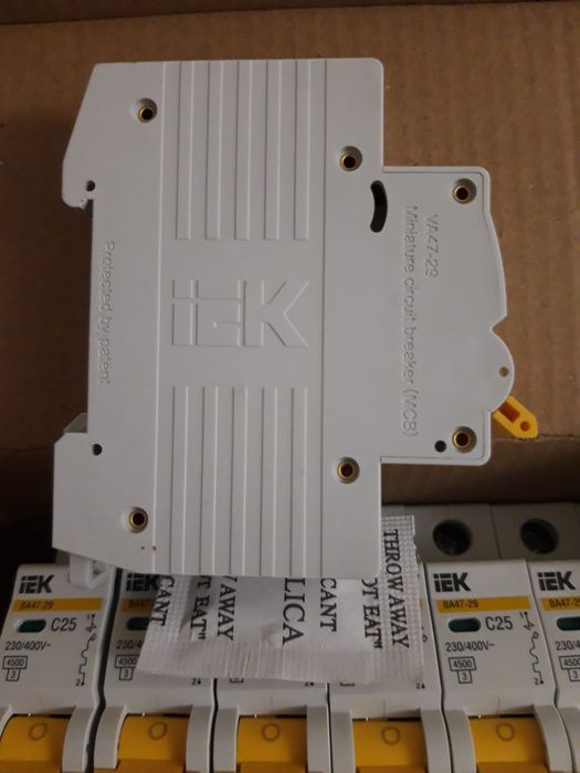 Автоматы однополюсные на 25А для электрика.