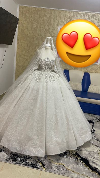 Vand rochie de mireasă