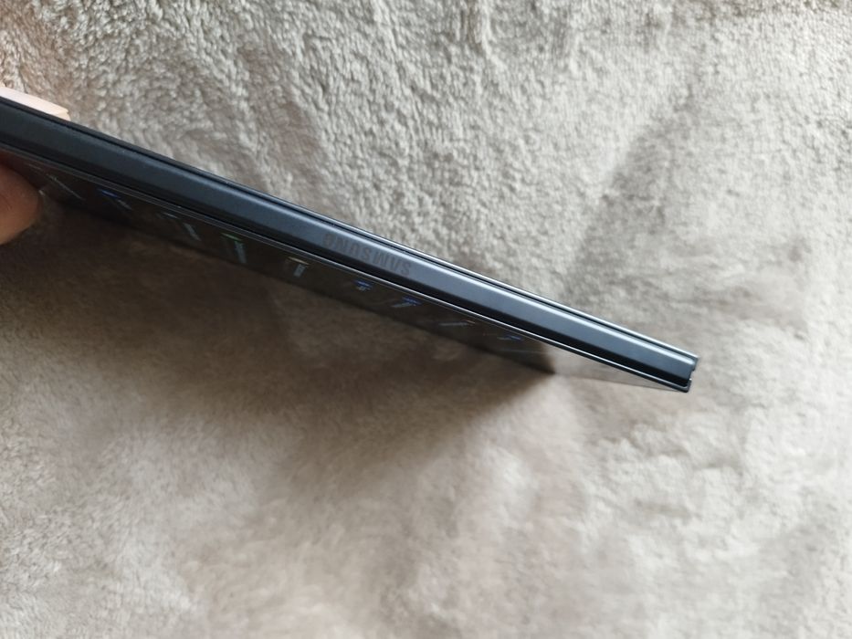 Galaxy Z Fold 7 negru ca nou.
