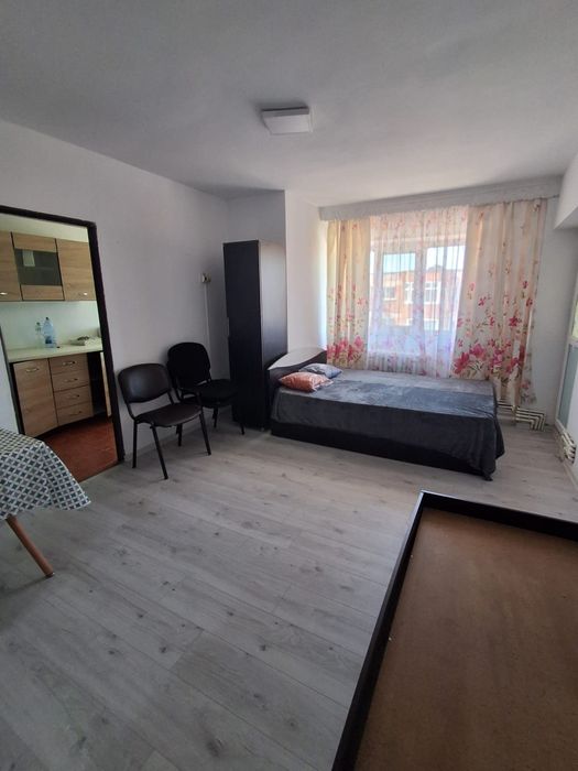Vând apartament Rovinari 4 camere