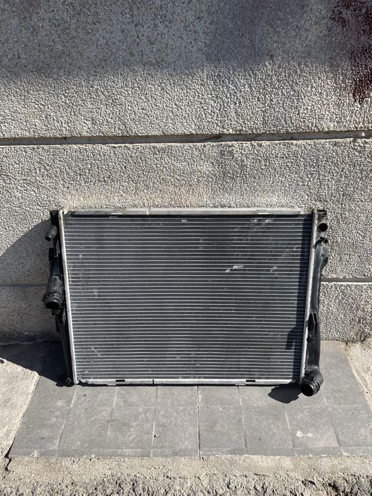Бмв е90 Воден Радиатор