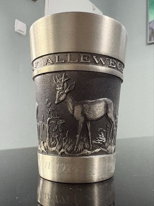 Винтидж немска калаен чаша в Рустик стил, с мотив лов/елен