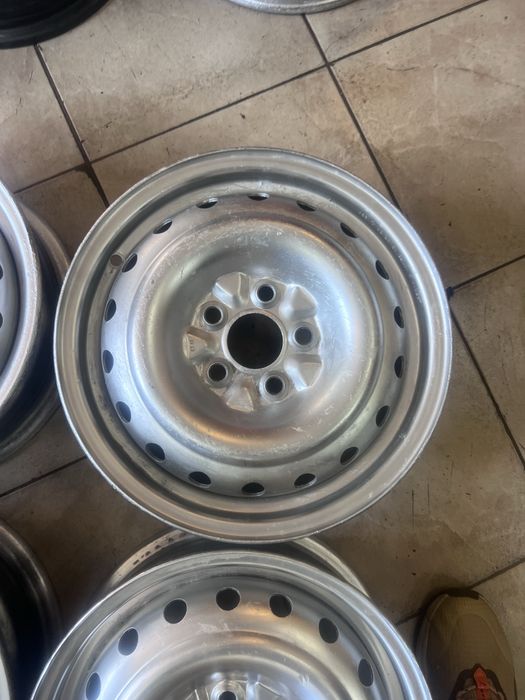 Jante dacia papuc - 50 lei buc