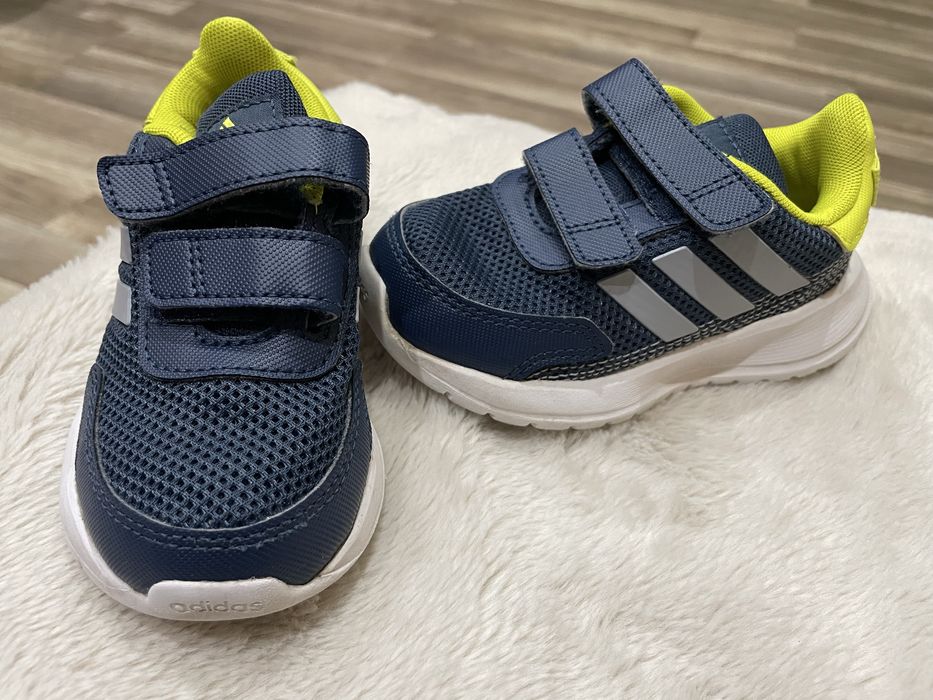 Маратонки adidas unisex