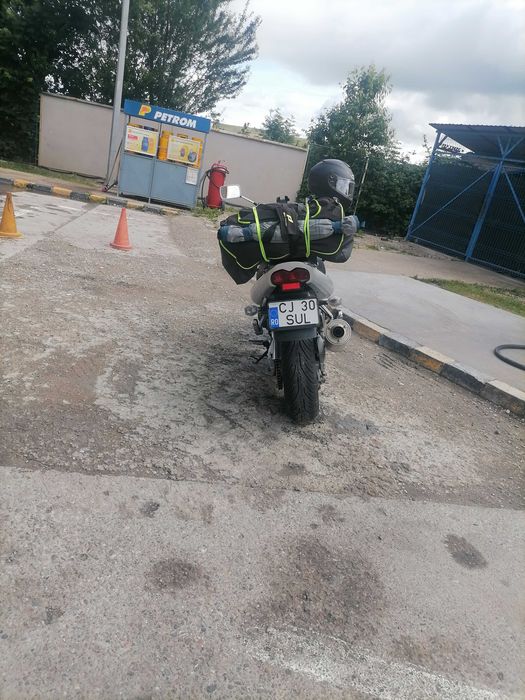 Se vinde suzuki bandit gsf 1200 2004 stare foarte bună lalt trazmisie și pinioane noi plăcute noi gume din primăvară funcționează perfect