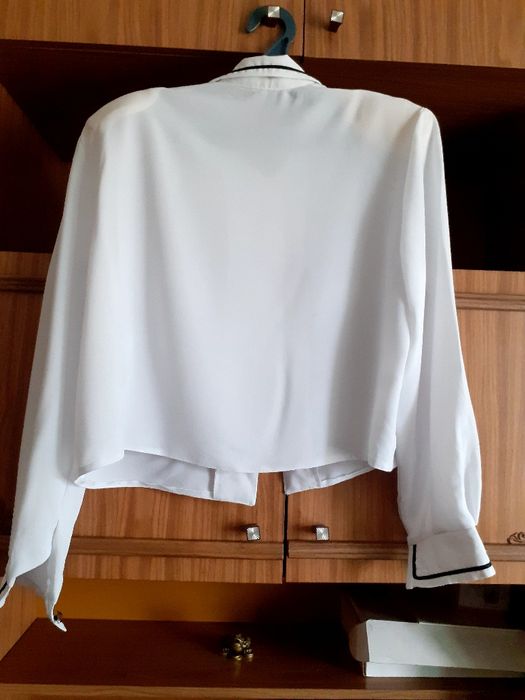 Нарядная красивая блуза.