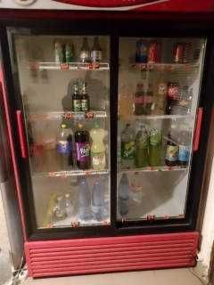 Vitrina frigorifica dubla și profesionala.