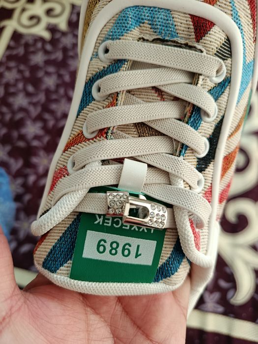 Срочно продам кроссовки в этностиле