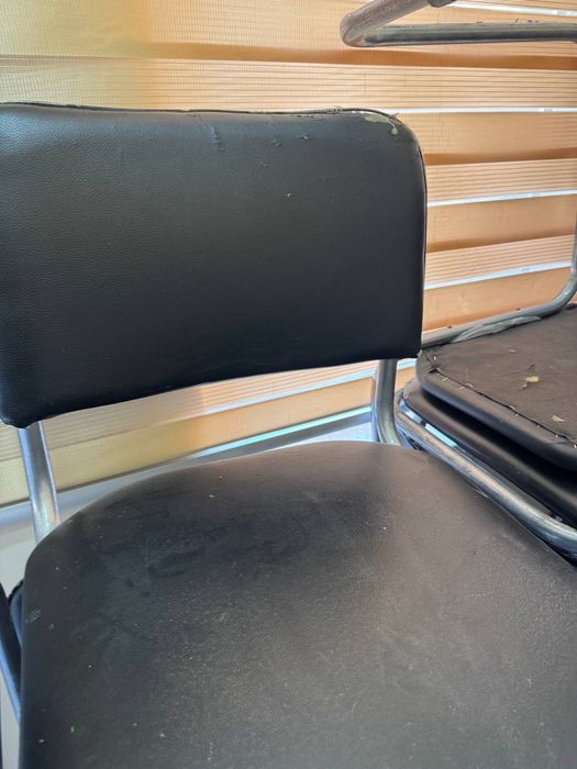 Stul sotiladi.Holati ortacha