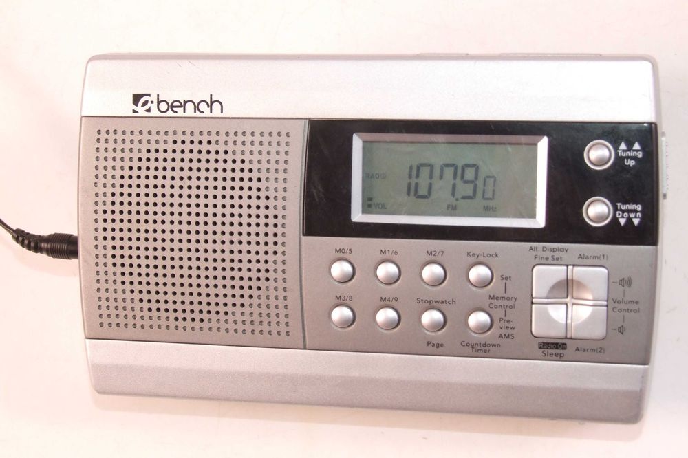 Radio BENCH, 4 lungimi unda, priza-baterii, Made in Germany, ca NOU