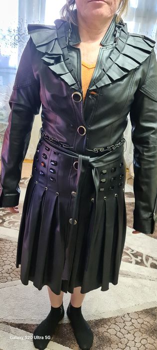 Продам кожаный плащ.