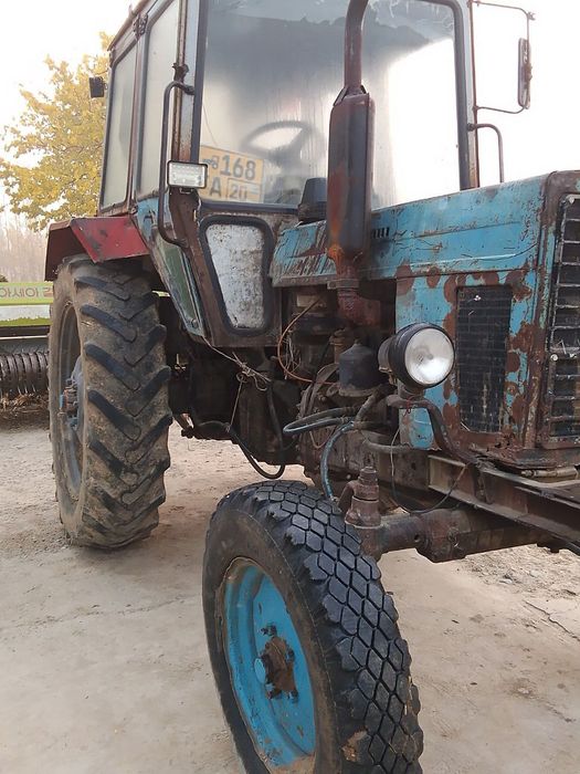 Traktor sotiladi MTZ 80 katta kabinka