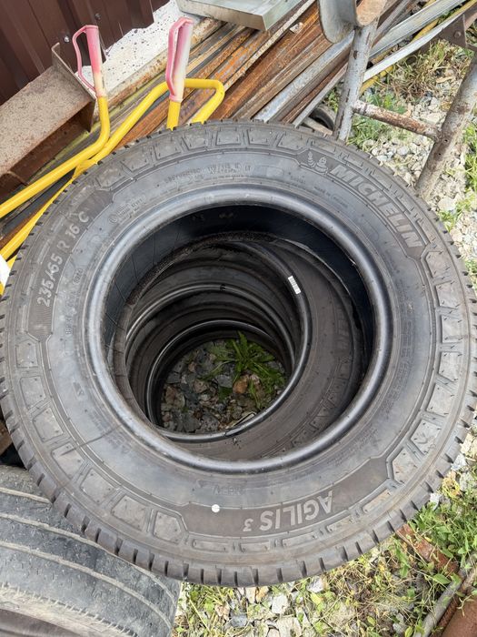 Anvelope 235/ 65 R16 C michelin agilis  aprope noi