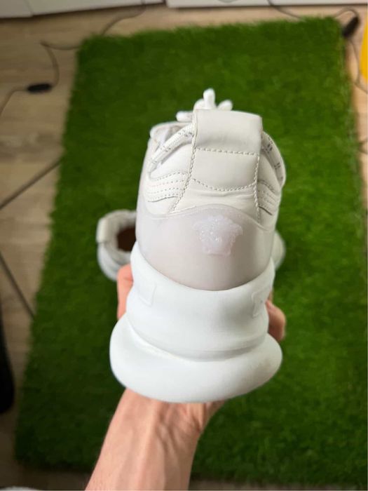 Versace chain reaction  43